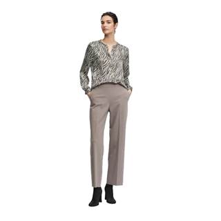 *Women's pants CISILASSO light brown. Cannot be combined with other discounts. (RRP €149.99 | Outlet price €104.99).
