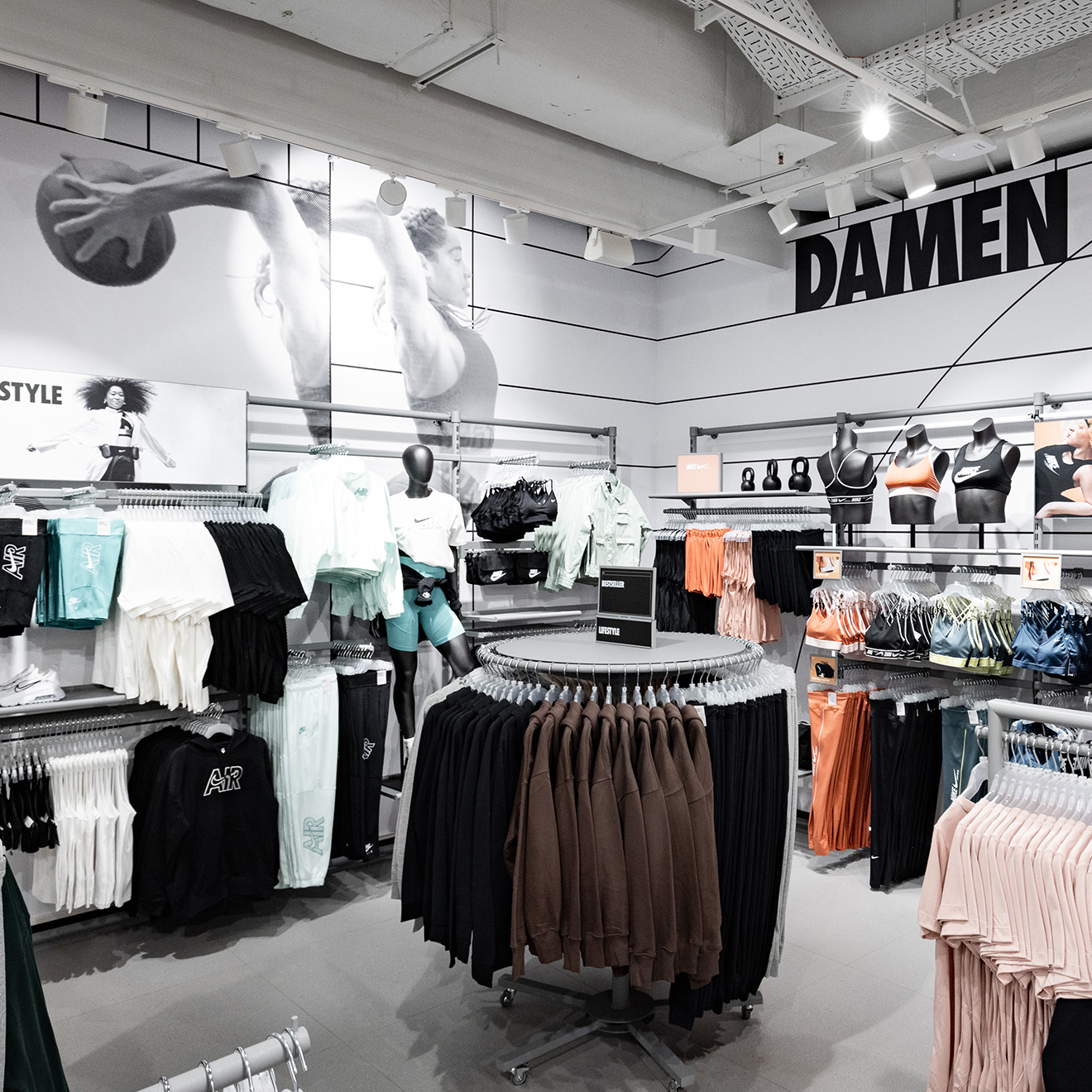 Banner New Stores Nike square6.jpg