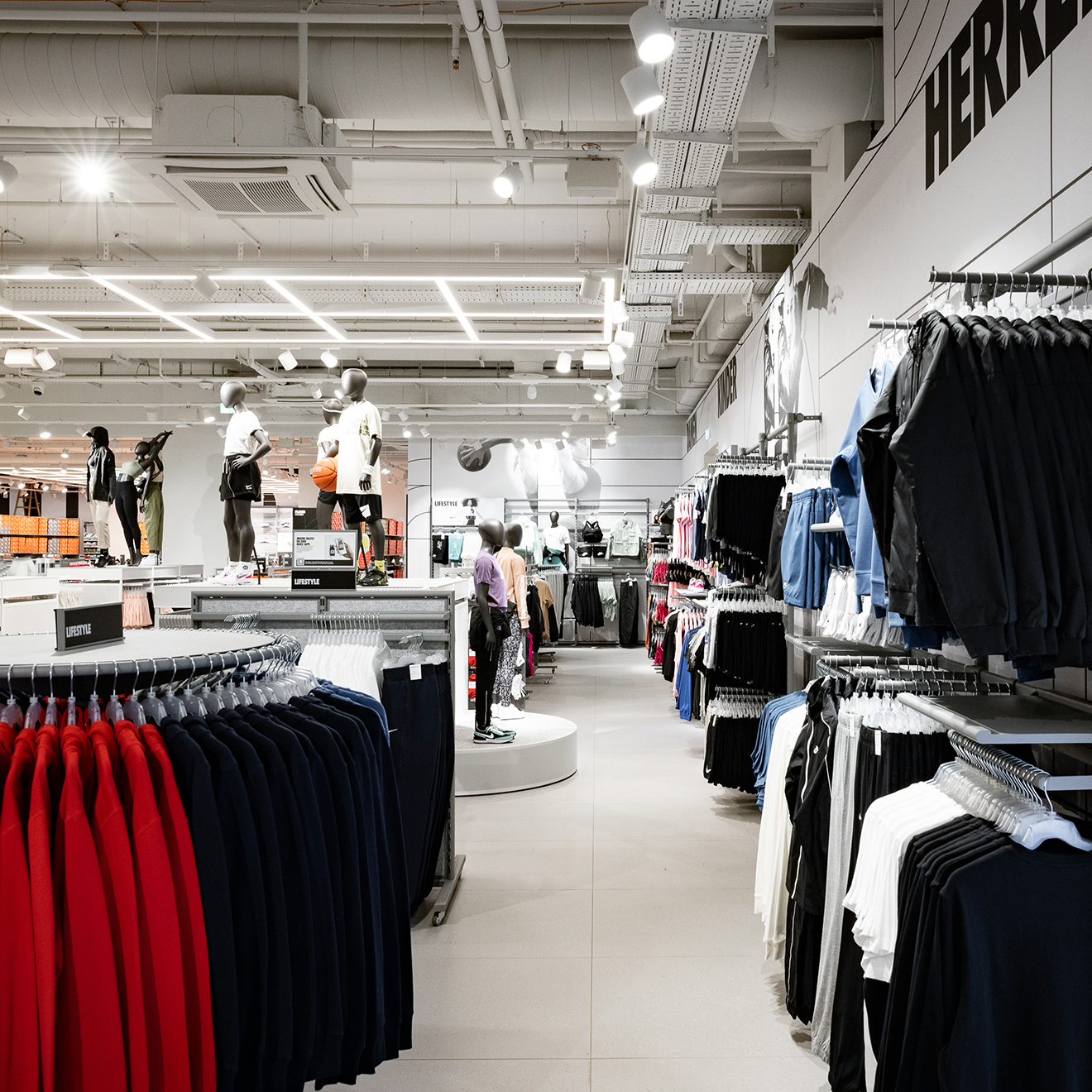 Banner New Stores Nike square7.jpg