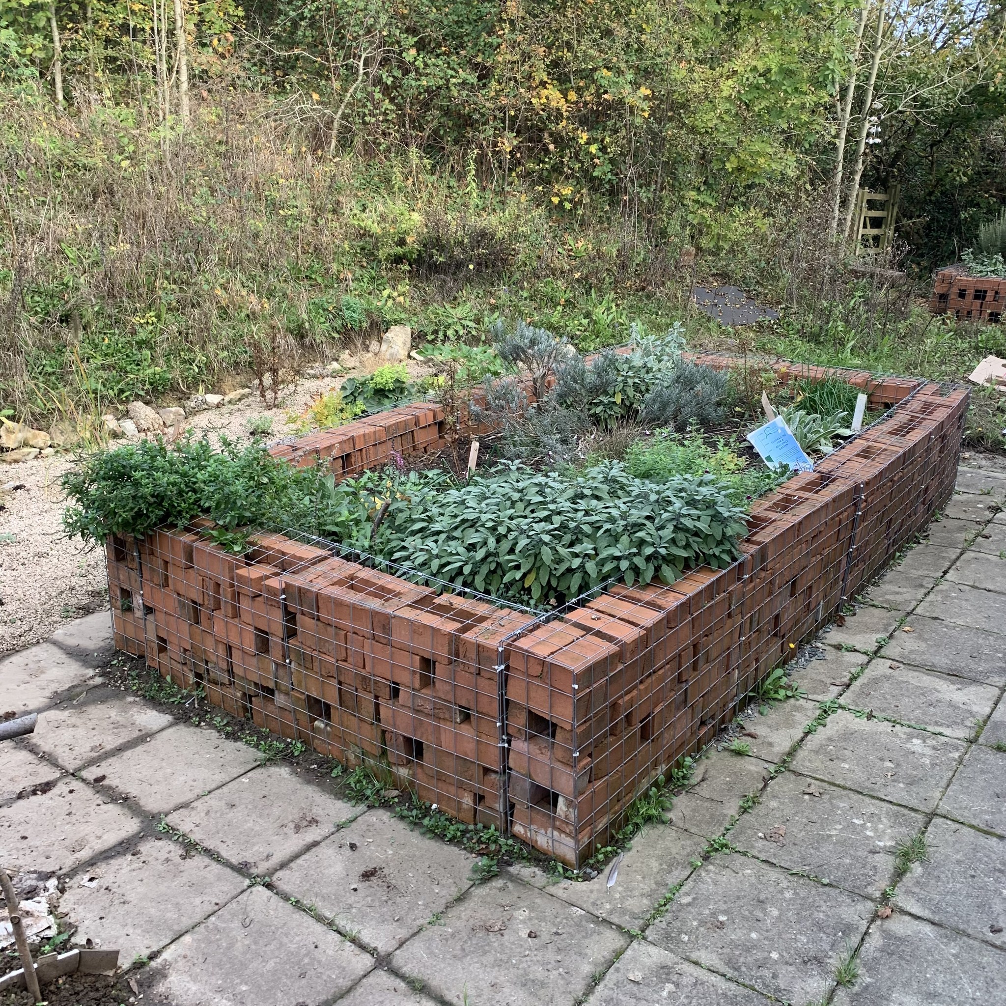 item.ImageAlternativeTextWithFallback