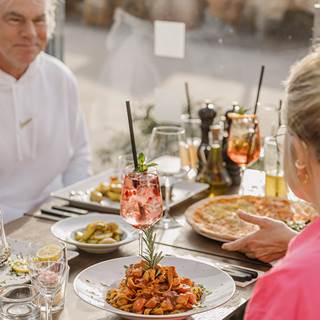 Food & Beverage